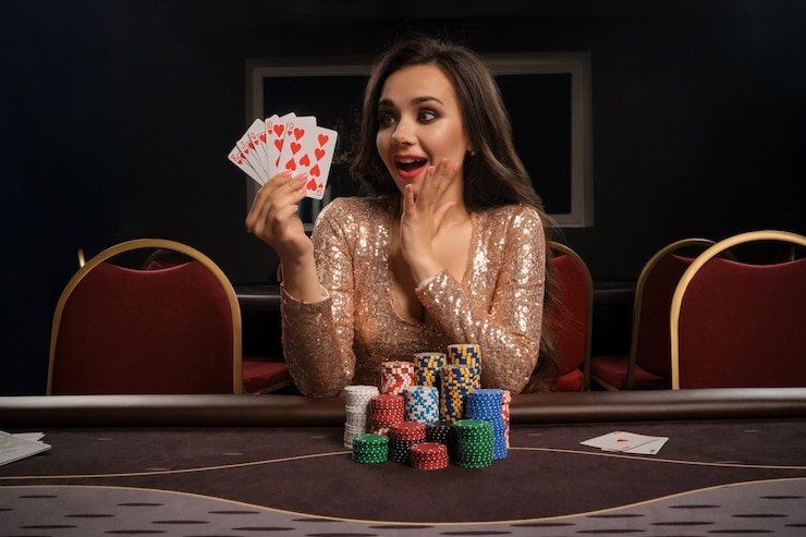 Arena tinju dengan ring dan pencahayaan profesional